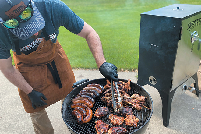 Barbecue Master: Grilling on the Weber Kettle with a Meadow