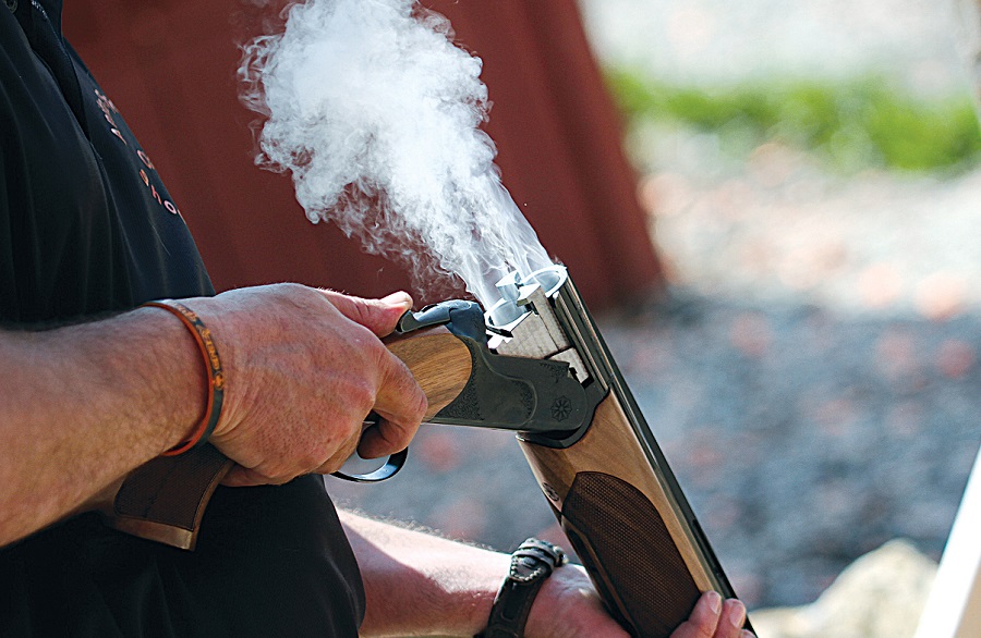 звук выстрела из ружья. перезаряжает ружье. выстрел дробовика. выстрел дробовика. Mp220 ружье обрез.